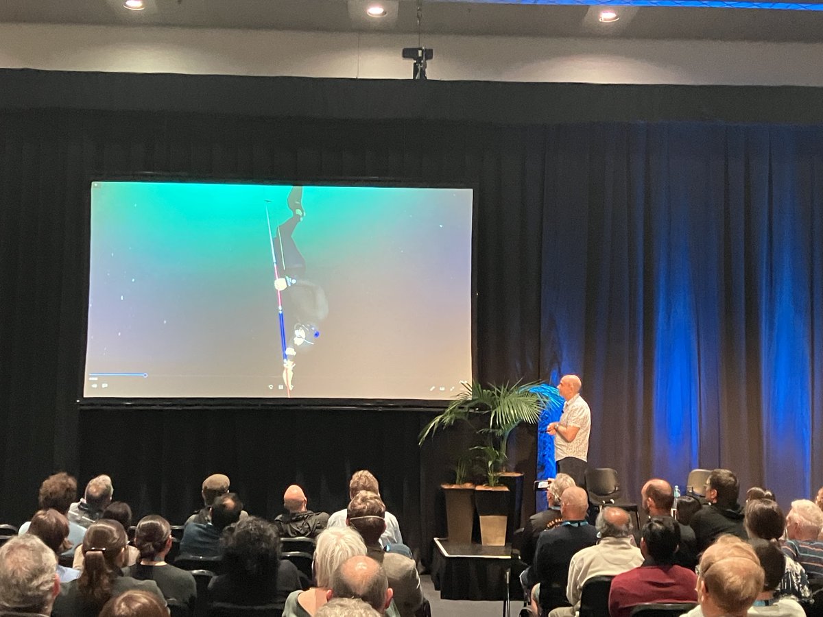 CSCWgtn2022's tweet image. Seeing physiology at the extremes from the top of Everest with Professor Denny Levett and deep underwater with Professor Simon Mitchell #cscwgtn2022