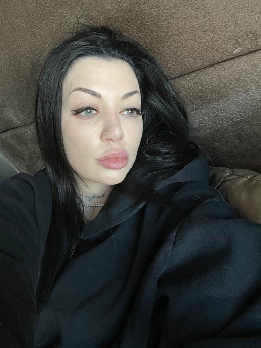 Down with my demons 🤝 https://t.co/bTmy8098ed<a href="/tag/married"class="tags"><span>#married</span></a><a href="/tag/lovestory"class="tags"><span>#lovestory</span></a><a href="/tag/pheromones"class="tags"><span>#pheromones</span></a>