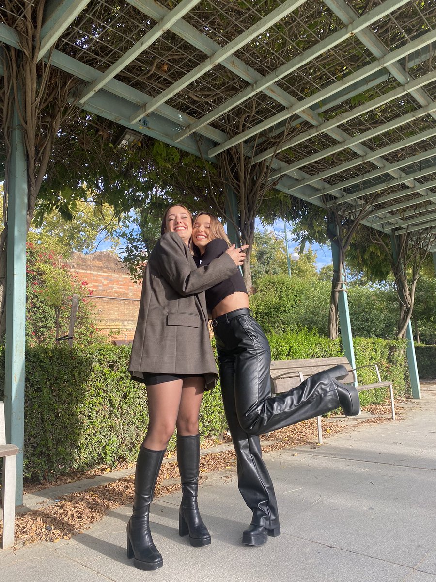 Maria_HR96's tweet photo. Me voy a poner estas fotos como fondo de vida porque es que ♥️♥️♥️🥰🥰 @marrrrtita @carmenaround @Nazareeeth https://t.co/0eCiw9uBGh