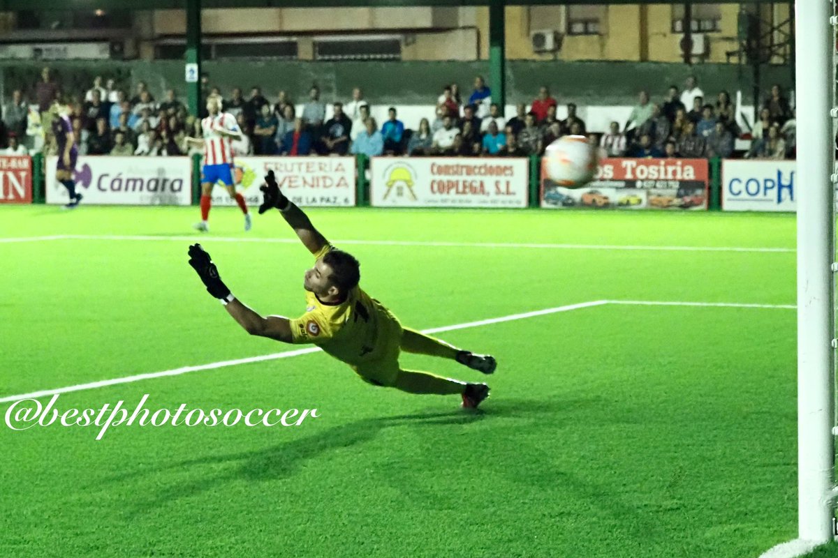 bestphotosoccer's tweet photo. Victoria del @RealJaenCF y golazo de @oscarlf_ que batiendo a @SamuUrbano sale ovacionado por los aficionados jienenses.
@UDCTOFICIAL
| 0-1 |
@RealJaenCF
#HalaJaén
#SentimientoCentenario #rjcf1922 #bestphotosoccer #sportphotography #sports #olympus #football #soccer https://t.co/Y74A4ziOVo
