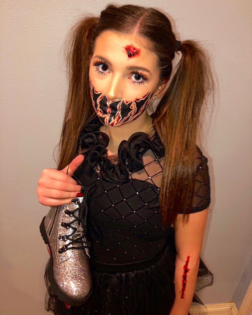 guarantay's tweet photo. Throwing it back to my favorite Halloween costume of all time - Circa 2019 - back when I “skated on thin ice &amp; had a KILLER time” &amp; hoping for inspo for this year’s costume bc ya girl got NOTHIN 🫠 https://t.co/NSSnWPPrhS