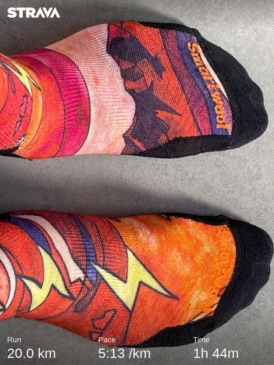 LocalClass_Runr's tweet image. 20K in ⚡️⚡️socks. Sundays dont get much better than this! #run #runner #running #RunHappy