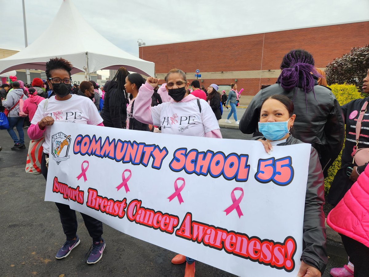 Chapter Leader Beverly Greene and her crew from CS 55. Walking the walk! 🎀 @MakingStrides @uftdistrict9 @CSD9Bronx @BBOUFT @TorresRealTalk