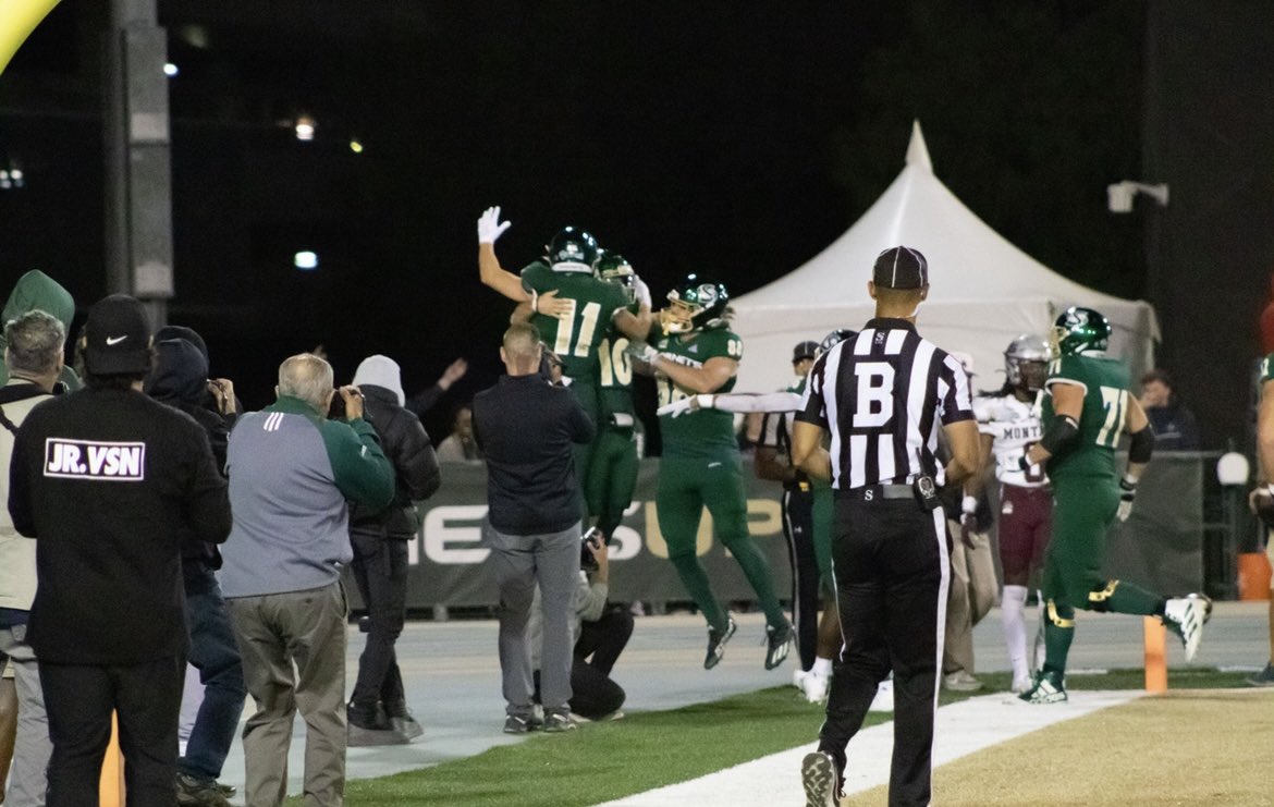 alyssa_branum's tweet photo. Crazy game coverage last night from being on the field, Sac State pulled a win at the last second and breaking the tie! 📸🏈🐝 https://t.co/QcjhylyGfc