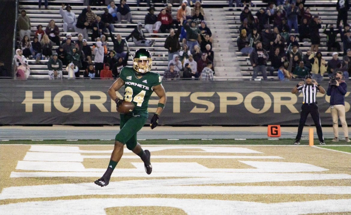 alyssa_branum's tweet photo. Crazy game coverage last night from being on the field, Sac State pulled a win at the last second and breaking the tie! 📸🏈🐝 https://t.co/QcjhylyGfc