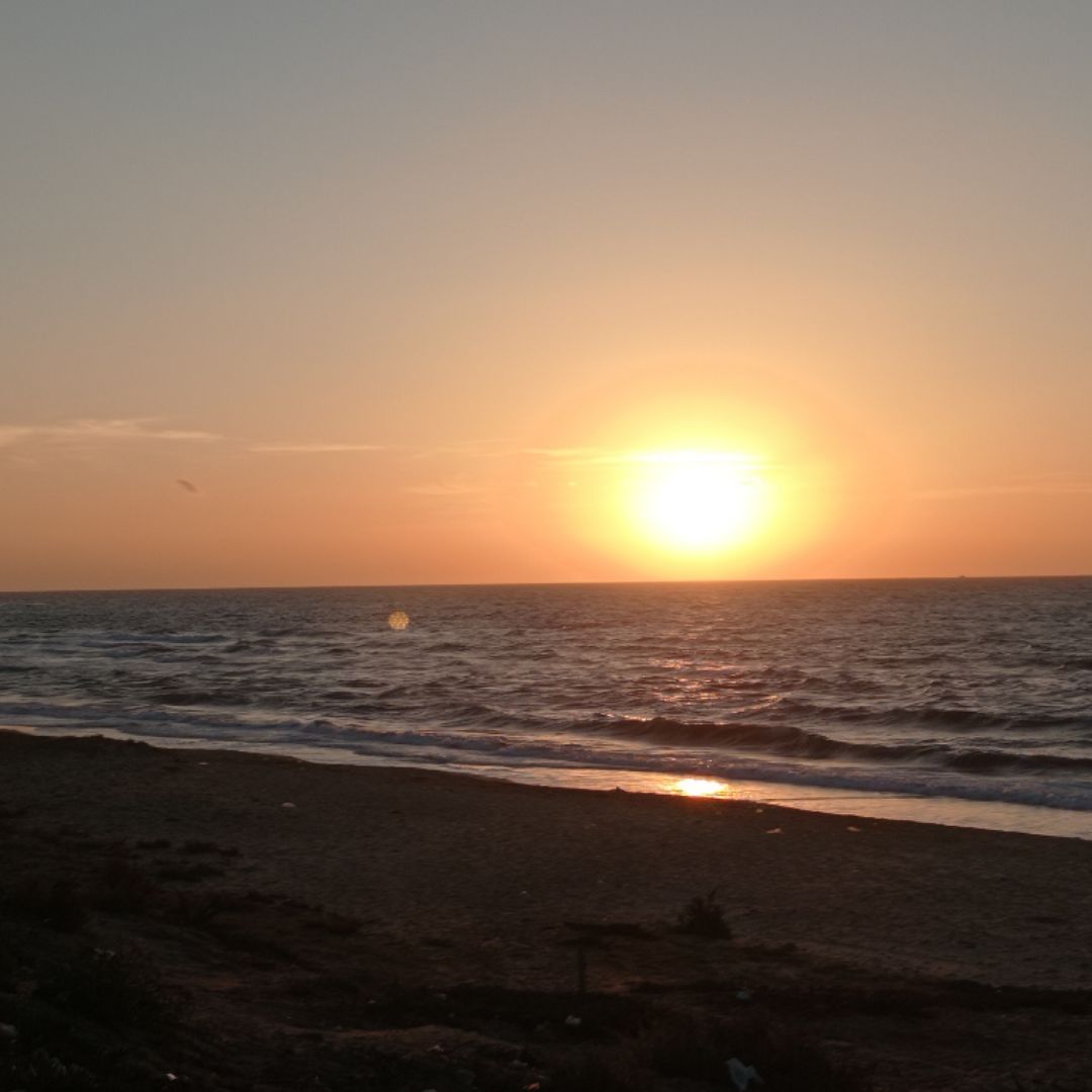 mouradjemaa's tweet photo. Un semi marathon en solo ce matin, agrémenté d'un joli lever du soleil côté plage des Jasmins à Nabeul. #runalways #sundaymorningrun https://t.co/poBpKJnKKV