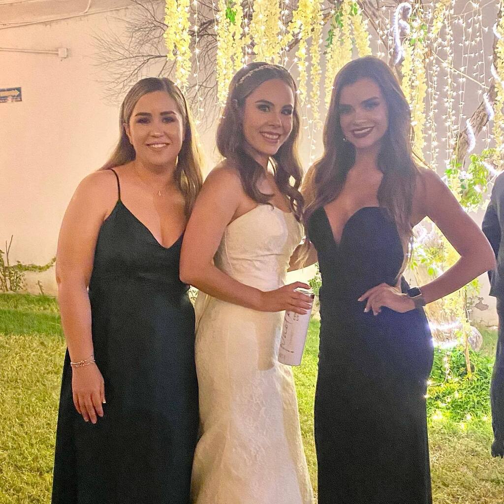 KarlaCastroFit's tweet photo. ✨ Estas niñas las conocí en Vive Fit, me siento afortunada de ser parte de sus vidas ✨ las quiero 💜 #purovivefit 🤘 y como 3 más que se me escaparon para la foto 🥰 
@paolalugova 
@taniaarellano92 
.
.
.
.
#vivefit #friends #karlavivefit💚 #love #ha… https://t.co/eRle1uZ9gO https://t.co/UuVHSEnIwL