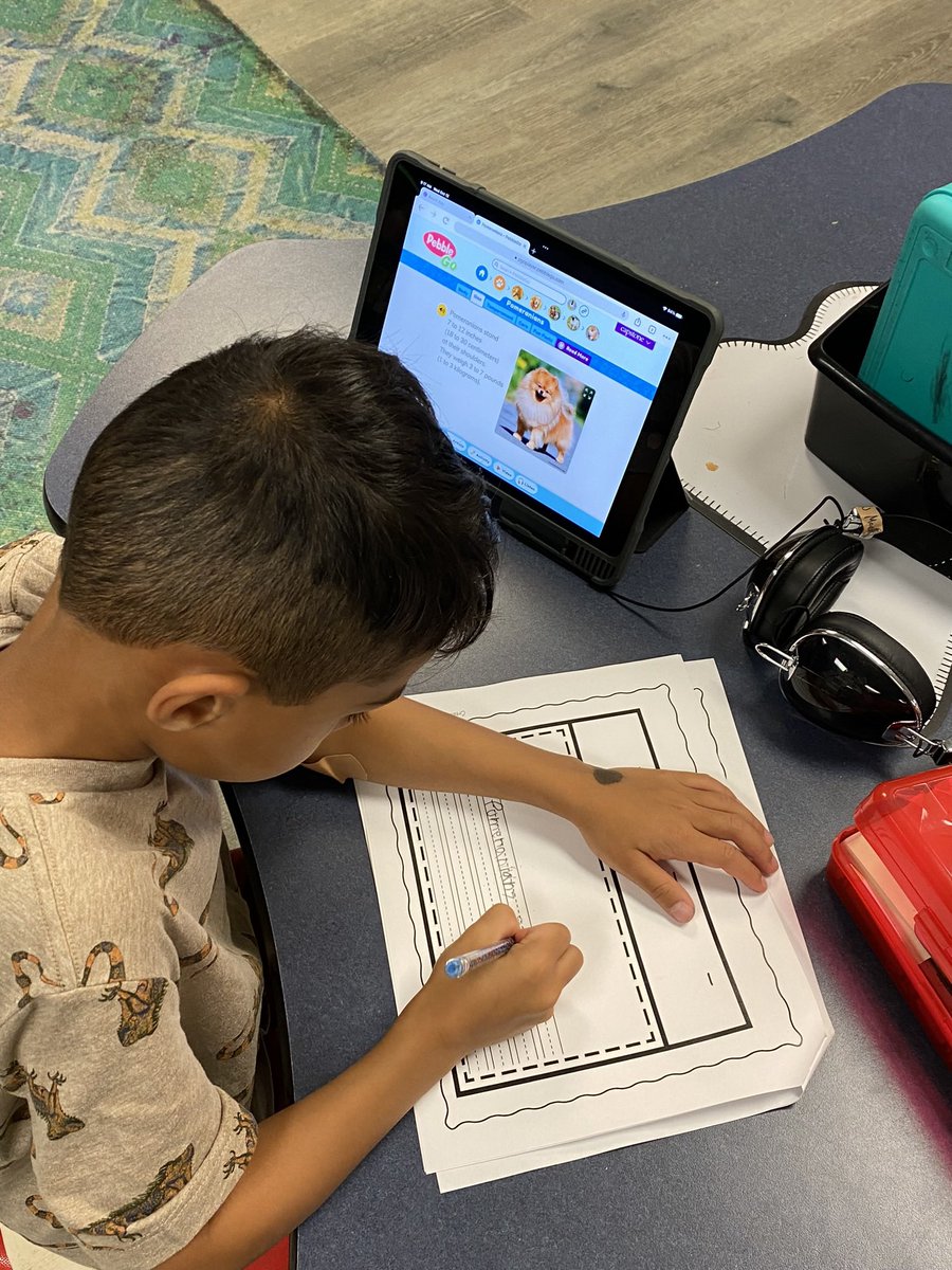 cherrykidslearn's tweet photo. These researchers were busy reading &amp; learning about dogs 🐩 from @CapstonePub! #cherrykidsrock #ChildsElementary #Pebblego https://t.co/pDZPeGtNDk