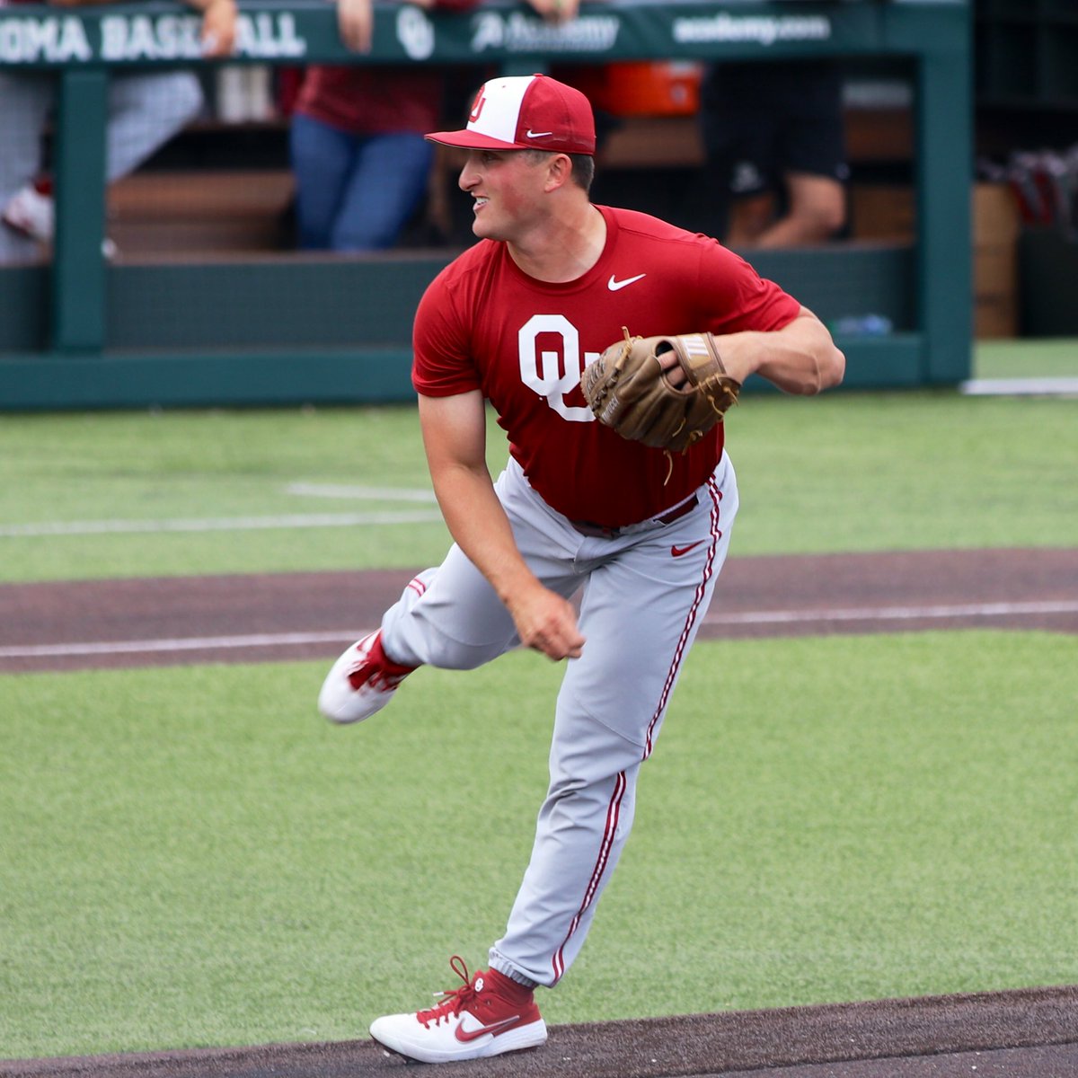 OU_Baseball's tweet image. #Sooners lead 15-5 through 7.