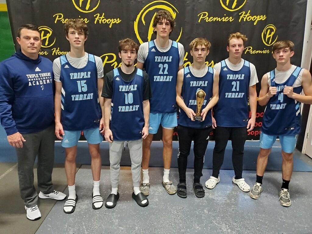 Tournament Champs 2 Weekends in a row! <a href="/ColinDebold/">Colin DeBold</a> <a href="/ShaneConner_/">Shane Conner</a> <a href="/qsunderland22/">Quinn Sunderland</a> <a href="/CarterGibbar/">carter gibbar</a> <a href="/Premier_Hoops/">Premier Hoops</a> <a href="/ThreatHoops/">ThreatHoops</a> <a href="/PrepHoopsMO/">Prep Hoops Missouri</a> <a href="/jags_mensbball/">Seckman Jags Mens Basketball</a> #FallBasketball #Teamwork #TTBAisontherise #Lookout