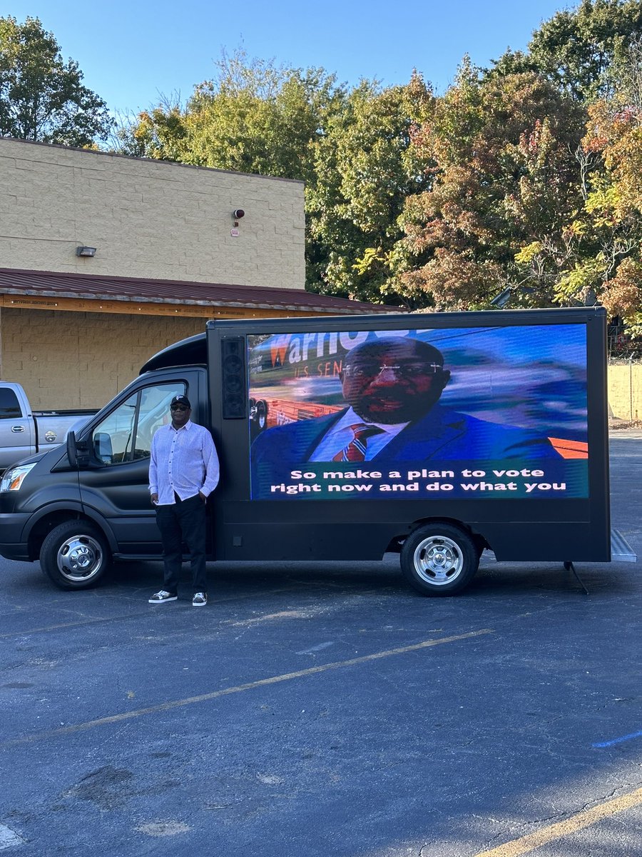 Ricky Brown brought his video van to the event today in support of @ReverendWarnock #gasen campaign. “It’s like a TV commercial but a lot cheaper.” #GAsen @theatlantavoice
