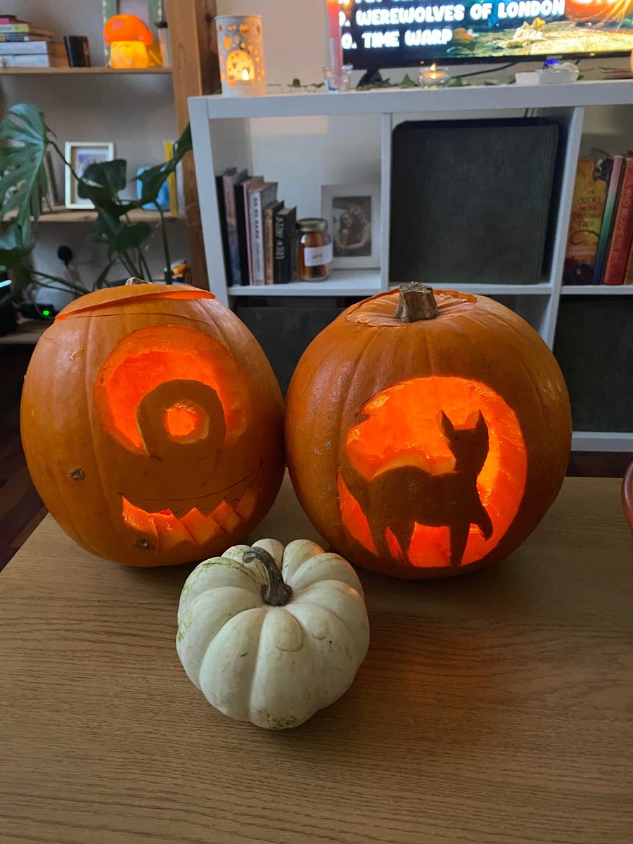 insightsofem's tweet photo. I've seen people doing really artsy, intellectually informed pumpkin designs in my feed so I thought I'd share my one. It's Mike wazowski. https://t.co/yJNNiVnbGJ