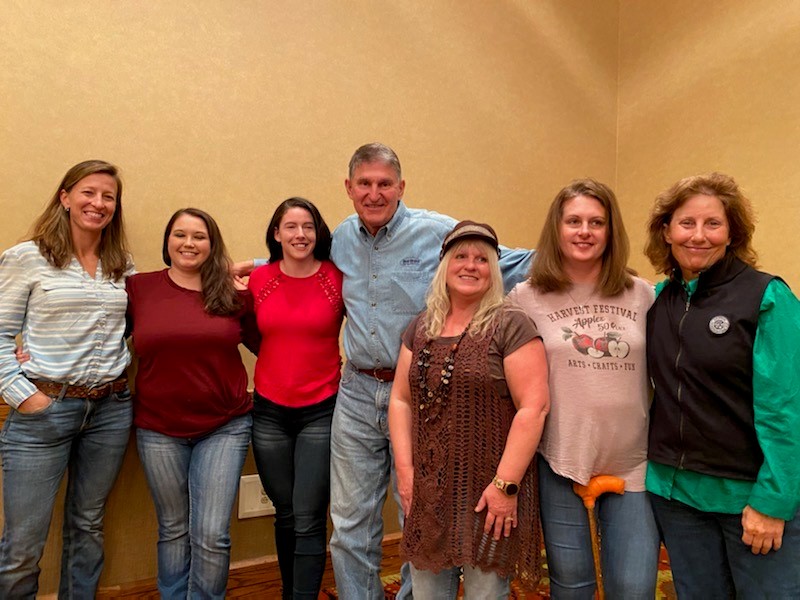 When @Sen_JoeManchin , as WV governor, asked Gen Yeager to help launch annuak the #WestVirginia One Shot Doe Hunt to feed the poor, @GenChuckYeager didn't hesitate. @VictoriaYeage11 harvested a #deer for the food bank. Photos below are my #team w/ Sen Joe #photooftheday #Sunday