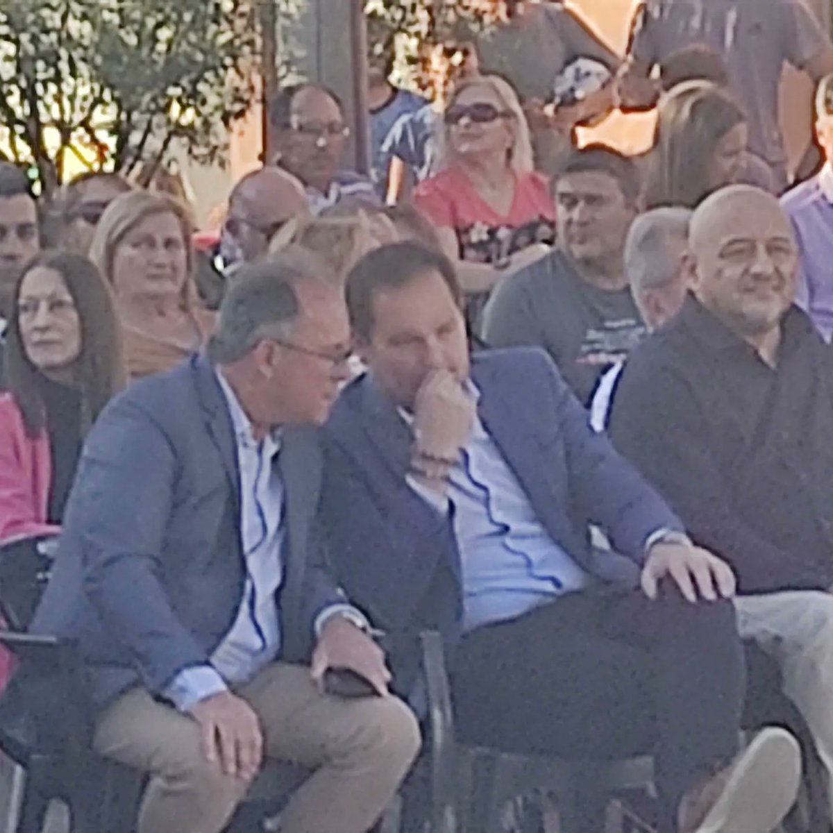 LADOSMIL's tweet photo. EL INTENDENTE BOTTASSO Y MARTIN GIL, El funcionario nacional, está presente en la inauguración del CENTRO INTEGRADOR MUNICIPAL DE HERNANDO https://t.co/Hq067d9VWA