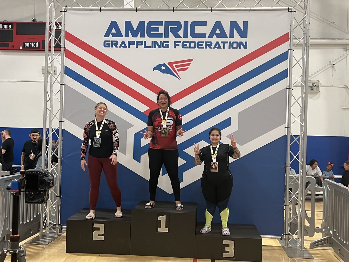 shamelessBSD's tweet photo. 280lbs of lazy couch potat 5 years ago to 213lb grappling gold medalist for Brazilian jiu jitsu.. #bjj #whoevenisshe #ineedanap #NoGi https://t.co/8Iw56r6MuK