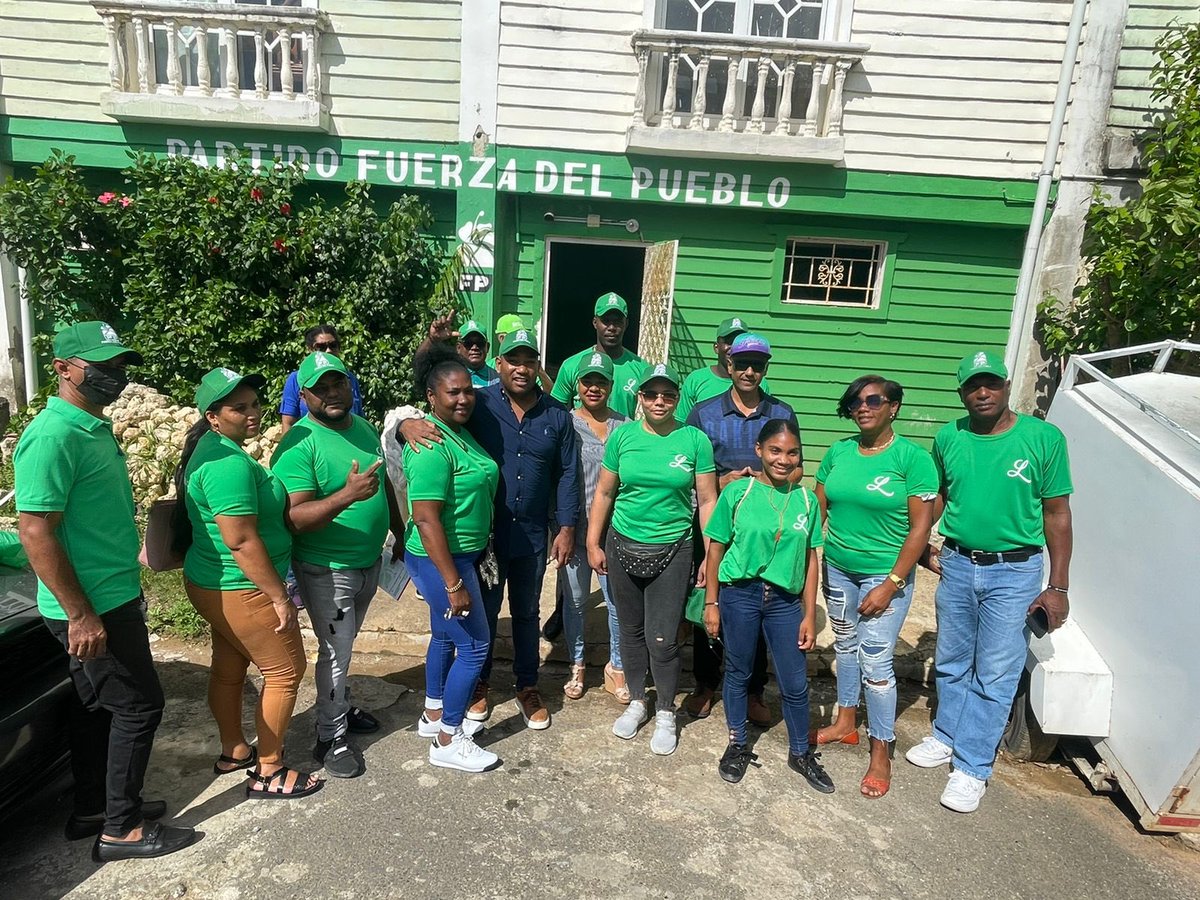 forchue_rosanna's tweet photo. Fuerza del Pueblo, Samaná. Con parte de los compañeros que dieron inicio la Jornada Nacional de Afiliación. 
#FuerzaDelPueblo
#LeonelFernandez
#DionisSanchez 
#RafaelCamilo
#ModestoReyes https://t.co/T09ATi8OZg