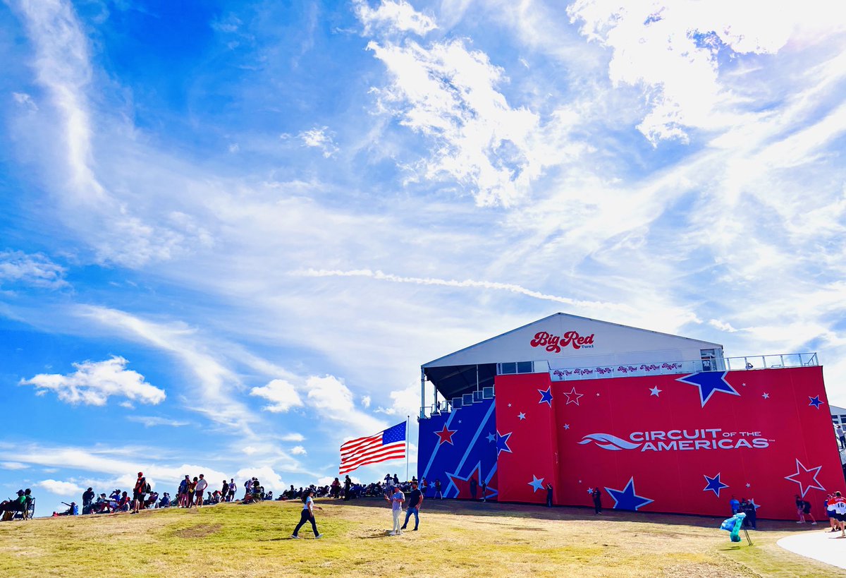 LTWPhilly's tweet photo. Overwhelming surge of #F1 fan energy - these photos less than 24 hours apart on #USGP weekend at Circuit of the Americas - 

Admiring @ElevateSV ⁦@InfiniteScale⁩ gorgeous work 🏁🏎🎨 ⬇️ https://t.co/9IsWHwhvKo