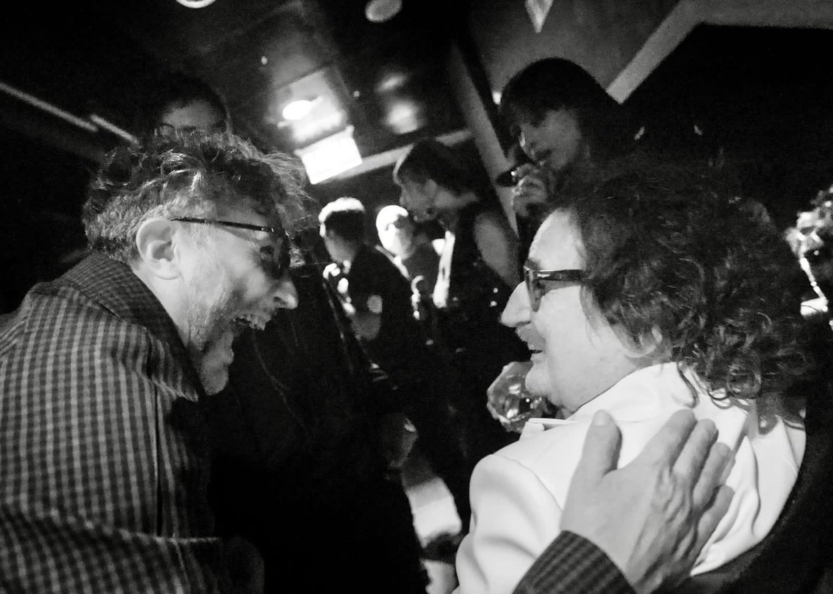 FitoPaezMusica's tweet photo. La vida no sería nada sin Charly García. Caballito, Bs As, Argentina. America, el mundo y el cosmos serían diferentes si el no hubiera trastocado todo. Ángel patafisico, lo que te amamos no se puede escribir. 
Después te llamo x privado.
Feliz cumpleaños mi amor! 
Fito. https://t.co/y0WG06Hp6T
