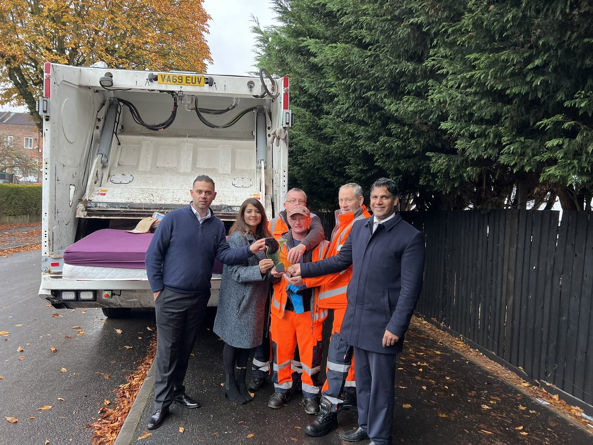 As part of our plan for a #CleanerBrum the award winning @BhamCityCouncil Mobile Household Recycling Centre will be at Maney Hill Road, B72 1JX Manor Farm Road, B11 2HT Park Avenue, B19 1AY Sellywood Road, B29 6HT on Monday 24th October between 7am-12noon #BeBoldBeBham