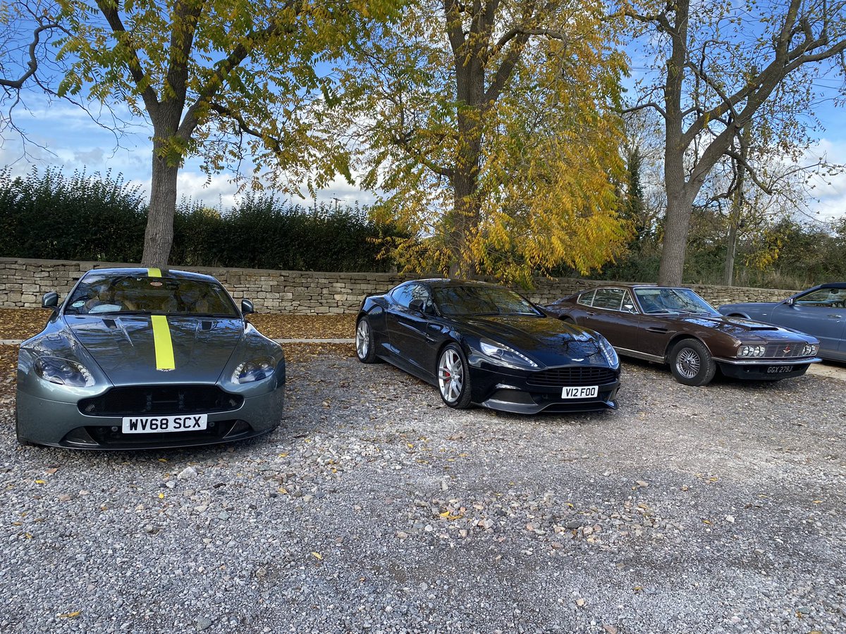 Great and warm welcome today from FiveZeroes Supercar Barn for the ‘SE Show Off’ event👍. Some great cars on display too! Thanks to David Bush, @dicklovett Aston Martin Bristol and Meguiar’s.