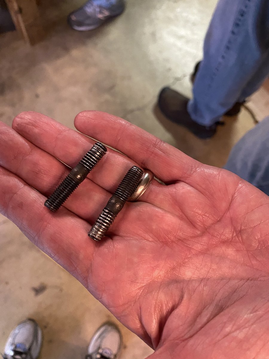 Capital_Triumph's tweet photo. CTR Club “Get Your Hands Dirty” day (2/3)
It’s all hands on deck or, in this case, elbows deep under the bonnet as the overdrive transmission is coaxed into place.
The old and new driveshaft along with some troublesome transmission studs.

#Triumph #TriumphSpitfire #Spitfire1500 https://t.co/t9d88dfu3f