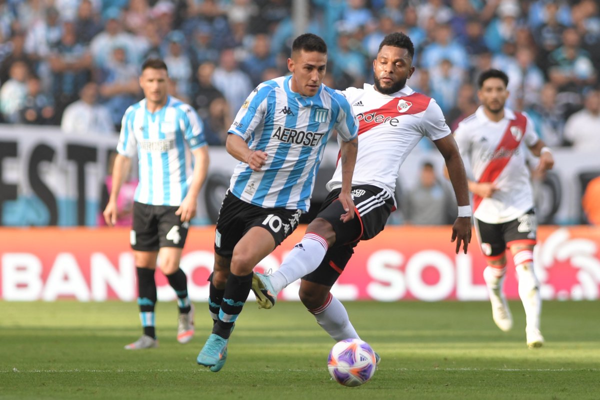 elsolonline's tweet photo. Video: River le igualó a Racing en la despedida del Muñeco Gallardo

https://t.co/JgroQ8VZim https://t.co/TBJ8buTZgq