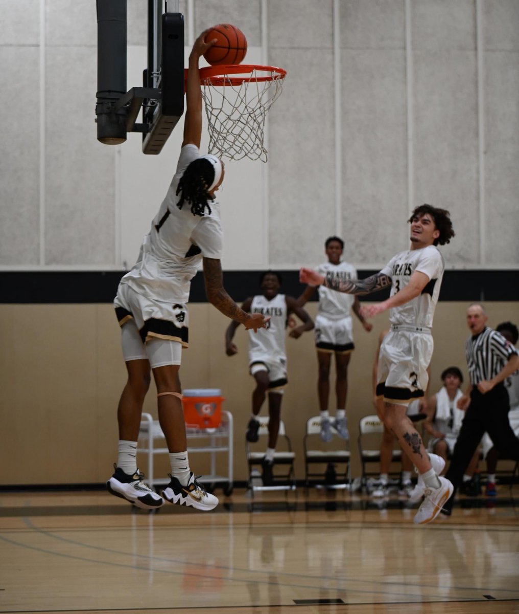 Loved our competitiveness in our first scrimmage of the year yesterday. More than that, I loved seeing our true joy for each other’s success, like this picture shows.. 

Authentic Connection 🏴‍☠️🏴‍☠️🏴‍☠️