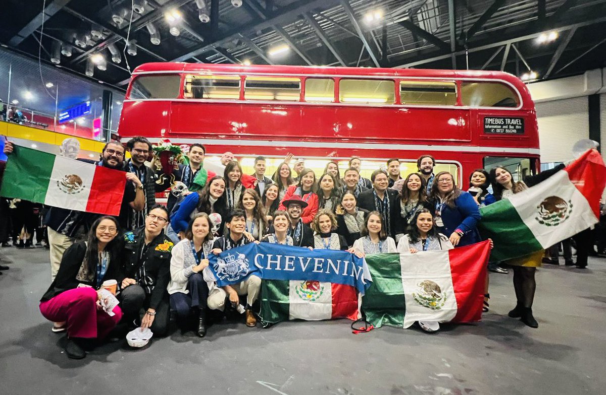 iamyoudid's tweet photo. 39 Guerreros, solo es un decir 💙🦾 #CheveningClass 2022-2023 https://t.co/kno3aMvVZX