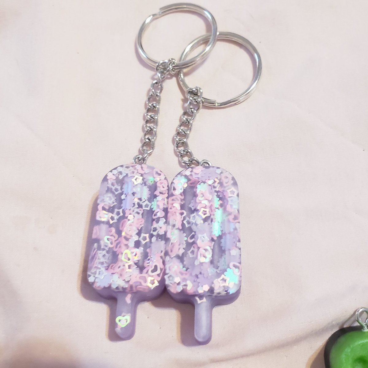 PinkfulCrafts's tweet photo. Hello and welcome to my Twitter where I sell my resin/epoxy art

I use cashapp 
I use PayPal

Dm me if you want what I'm selling.

 Heres some previews https://t.co/zgCVMrfKxX