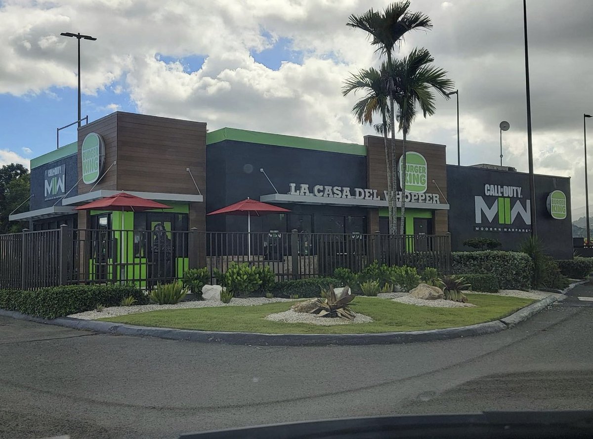 charlieINTEL's tweet photo. A Burger King in Puerto Rico has been redesigned with #MWII branding. 

(via Facebook/Dillysway) https://t.co/MK4ipJTMeI