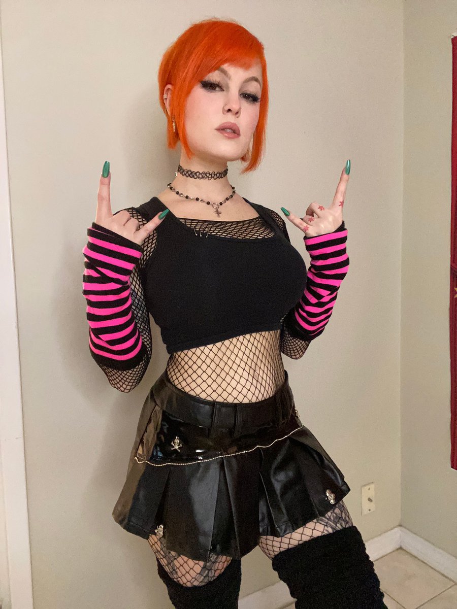Kenzie Logan on Twitter "Had a very fun emo gorl weekend ️🔥"
