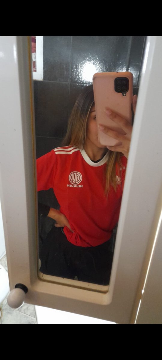 Fran_Merino6's tweet photo. Flor 22 años, hoy alentó por River https://t.co/lvdDVrQ6VC