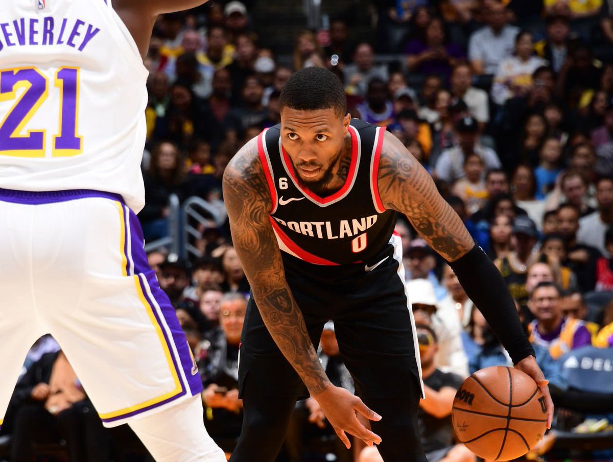 TheDunkCentral's tweet photo. Damian Lillard’s last 2 games: 

41 PTS - 5 REB - 2 AST 
41 PTS - 7 REB - 3 AST 

He’s BACK. ⌚️ https://t.co/sbmi2Sdszu