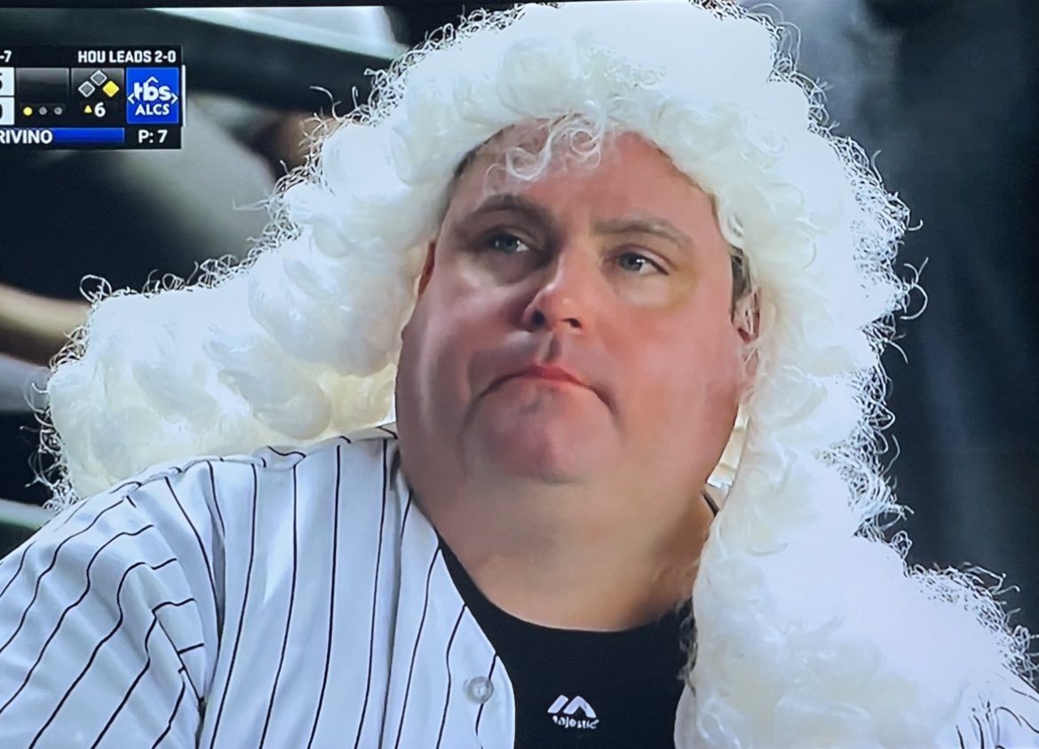 bobsubs's tweet photo. @astros lol if they only had a roof. https://t.co/Hba3kwWOT7