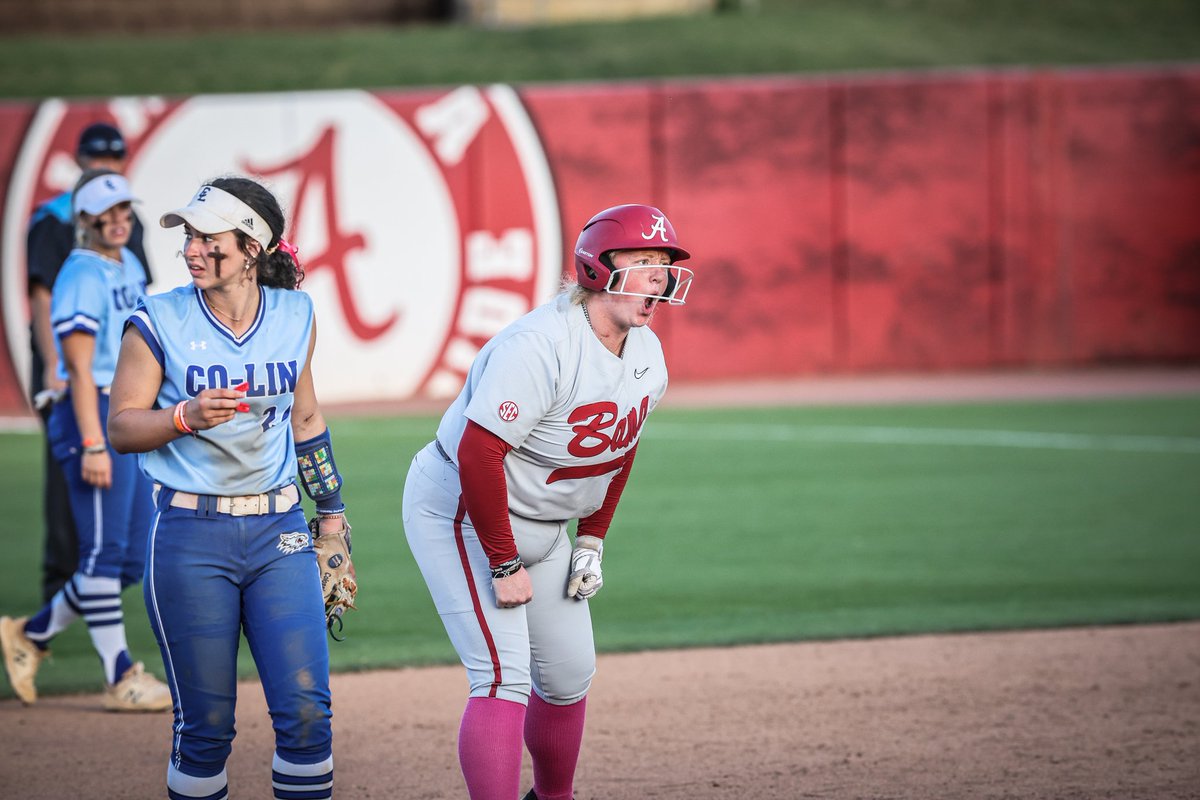 The offense is rolling in game two, currently 17-0 in the 4th

#Team27 #RollTide