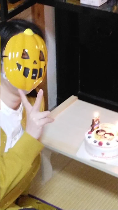 近々ゆきちゃんと、ゆきちゃんの死んだかーちゃんの誕生日なので、朝からサプライズでお祝いしました ケーキの絵はうめ丸先生()が描いてくれて、二人でお祝いしました