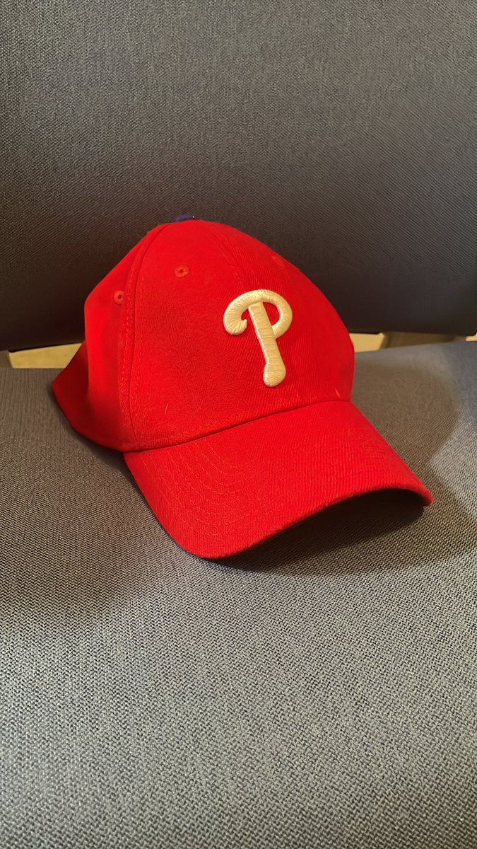 yiwei_qiang's tweet photo. I can proudly wear the hat today😎#Phillies https://t.co/t6mjVSfV6m