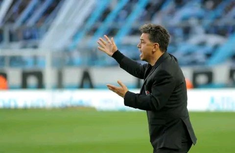 Lo último que hizo Gallardo antes de irse: hacer que los hinchas de Boca griten un gol de River.
