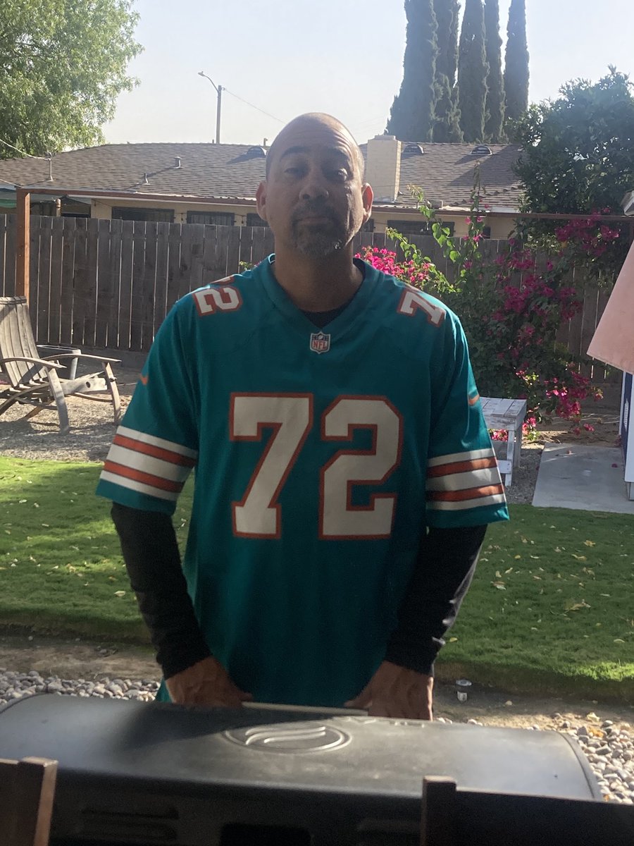 mmed_72's tweet photo. Game day! time for the throw back! #finsup #72dolphins https://t.co/w0aUcdf8k8