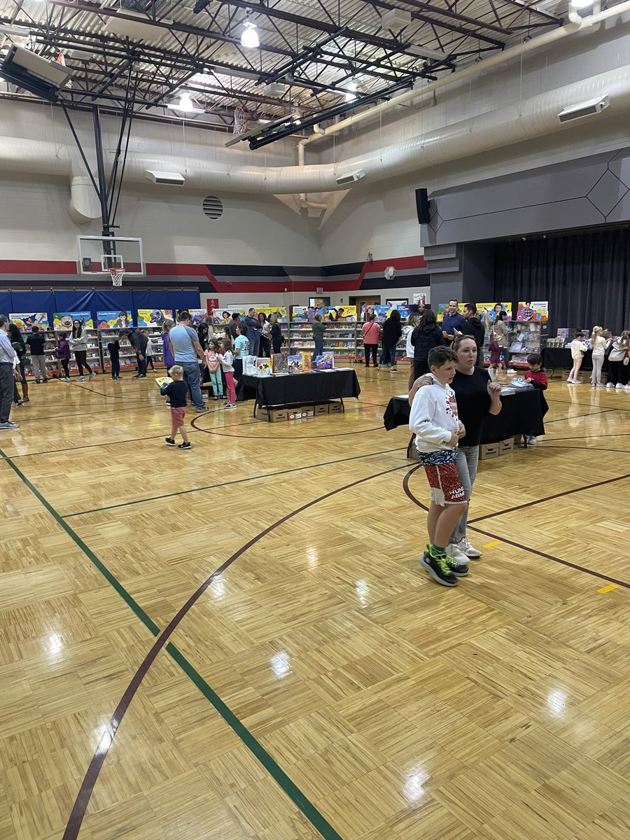 Excited for Book Fair week at College Wood!  We kicked it off with a wonderful literacy night thanks to our amazing PTO!  @college_wood <a href="/myccs/">myccs</a> <a href="/CWEPTO/">College Wood PTO</a>