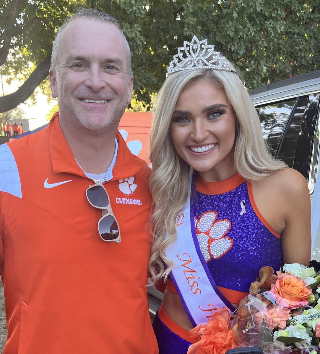 JeffHolley99's tweet photo. Super proud of my โlittleโ cousin @bryant_berkley - Miss Homecoming 2022 ! ๐งก๐ #LetsGoCuzzo #ClemsonFamily https://t.co/mIMFnFIsPp
