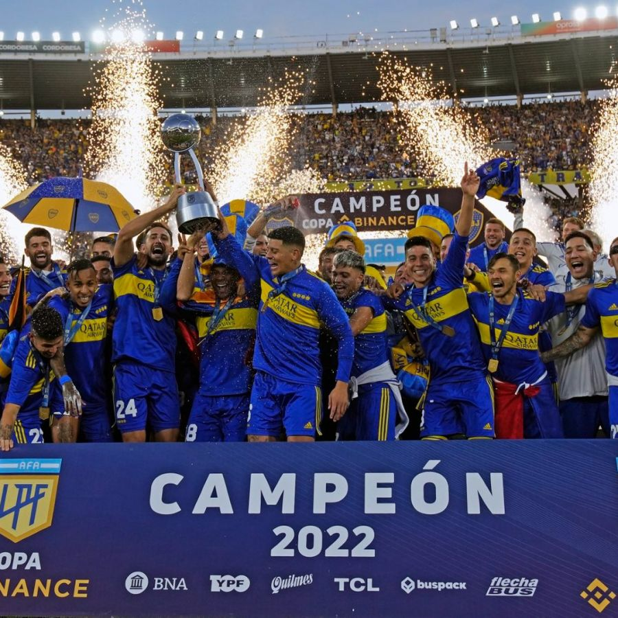 mariocotur's tweet photo. HAY QUE HACER MAS GRANDE EL ESCUDO PARA QUE ENTREN LAS ESTRELLAS https://t.co/KXp36dEzCp