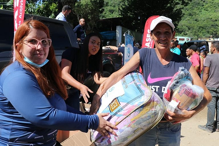minecofinanzas's tweet photo. #SolidaridadYAmor || Sudeaseg hace entrega de insumos en la población de Las Tejerías.

#24Oct 

Lea más aquí: https://t.co/MOleUZoPJY https://t.co/hwNZNkgn8G