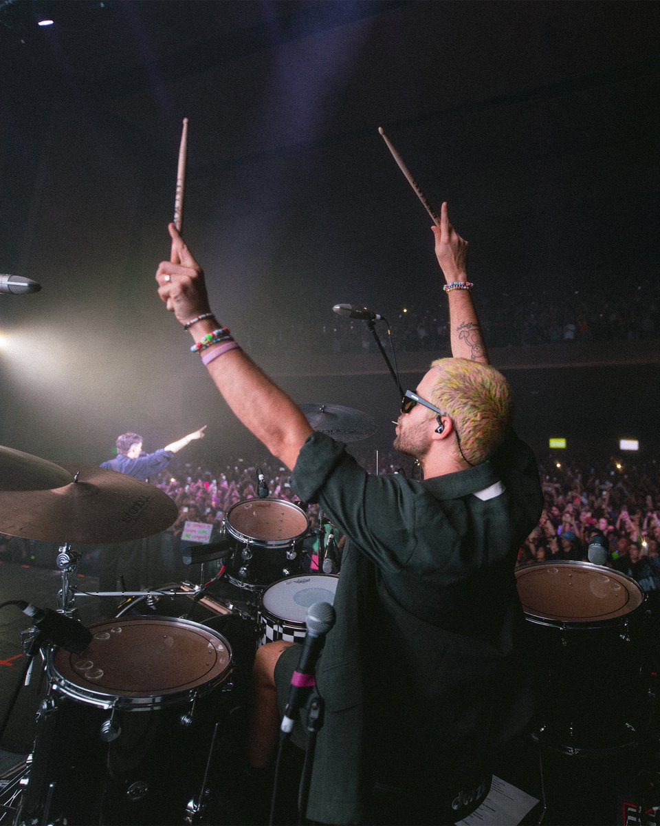 thisisLANY's tweet image. night uno was the loudest lany show ever… got a feeling night dos might even be more loco