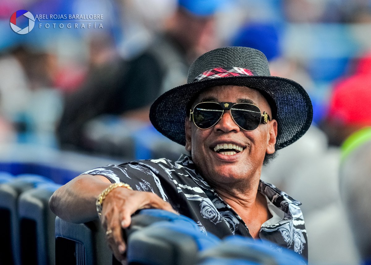 Yo no soy de los que apoya la I Liga Élite del Béisbol Cubano, pero ver a #VM32 en el Estadio Latinoamericano hace crecer mis expectativas con este torneo.

Cuanta falta le hace este personaje a nuestro béisbol.

P.D: Gracias por enseñarme amar este deporte

📸 <a href="/BarallobreRojas/">Abel Rojas Barallobre</a>