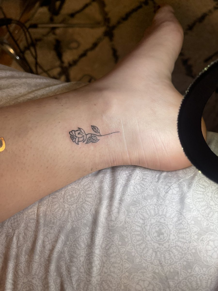 leanna016's tweet photo. Dating a guy that tattoos leads to randoms on a Sunday Afternoon https://t.co/Pqn2bM73aX