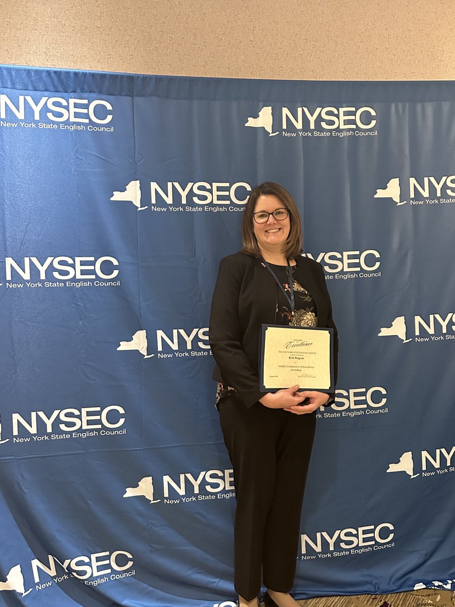 Hewlett High School teacher, Beth Wagner, received the Educator of Excellence Award from the New York State English Council. Mrs. Wagner attended the annual conference in Albany and was honored at an awards luncheon. Congratulations! #nysec22