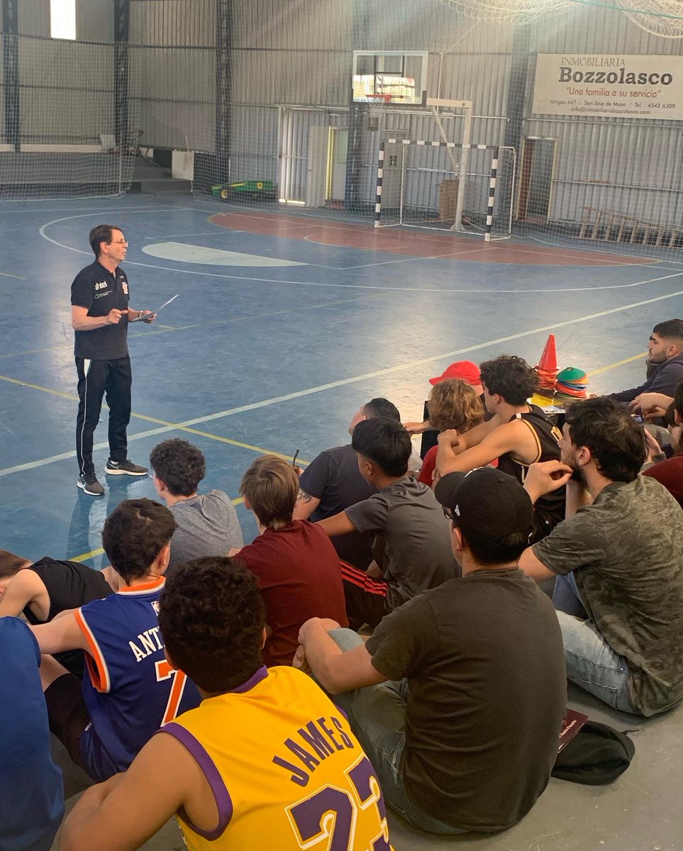 En el marco del proyecto de Coordinación de Selecciones Formativas de Juan Carlos Cordatti hoy comenzó la 1ra de 3 Clínicas con Alejandro Gava.

Este ciclo lo llevarán adelante diferentes disertantes, Alejandro ya comenzó y le dejó a Entrenadores y Monitores una rica experiencia.