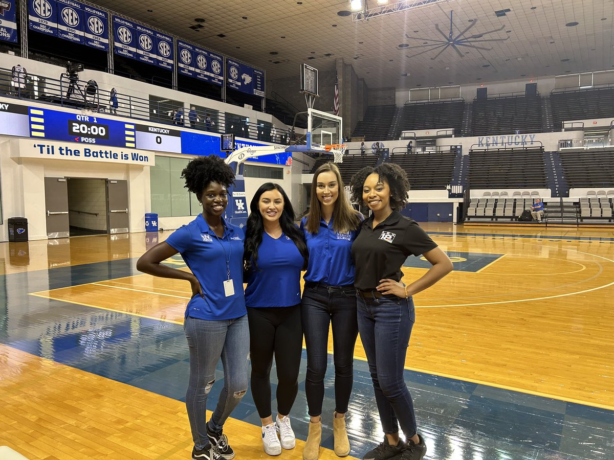 SoFlossieWrites's tweet photo. What a fun day at @UKCoachCalipari Women’s Clinic! Grateful to have spent time with the lovely ladies of #BBN! 🏀 https://t.co/YtqfA0sLuE