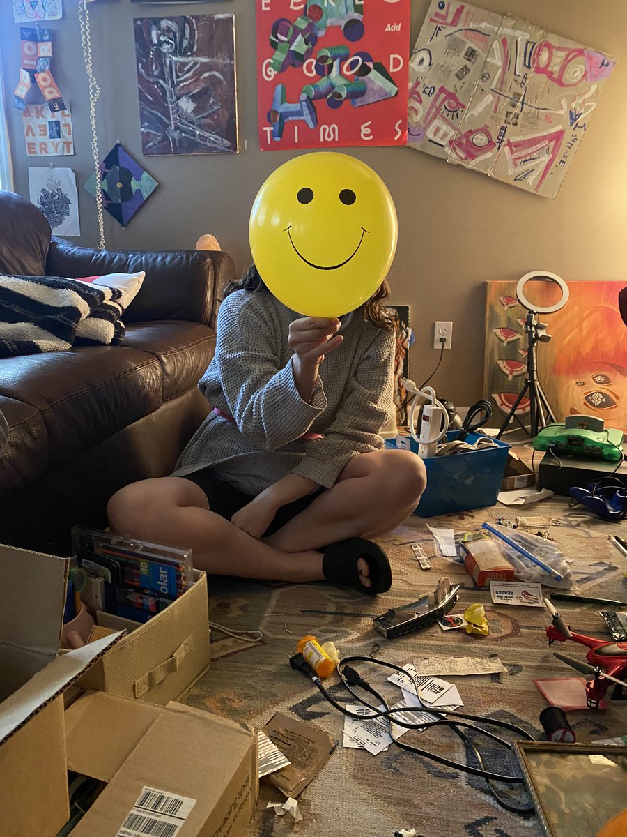 don’t lick them legs ‘les it’s wingnight